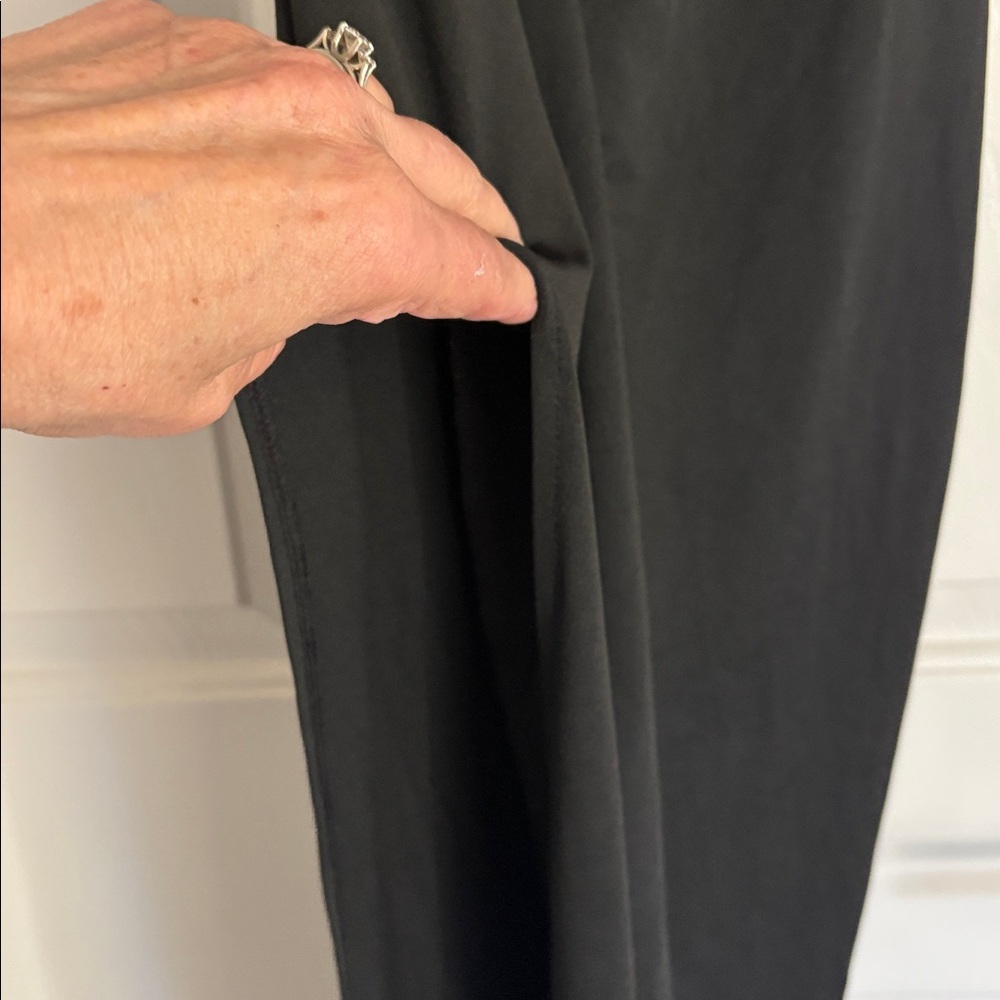 Elegant Black Evening Dress - Picture 5 of 8